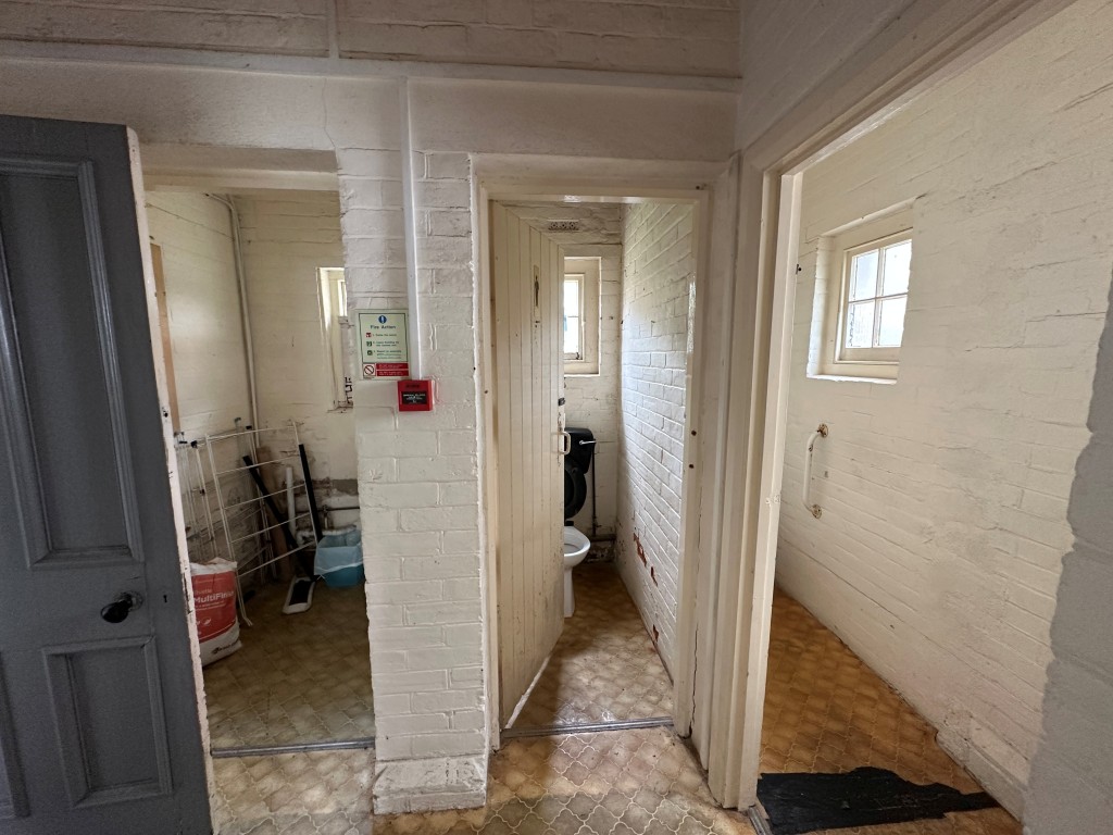 Lot: 24 - TWO DETACHED BUILDINGS WITH POTENTIAL - W.C